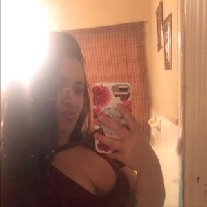 Meet your Posher, Yanellis